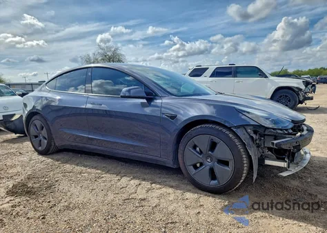 2022 Tesla Model 3 z USA, uszkodzony, nr VIN 5YJ3E1EB3NF179996